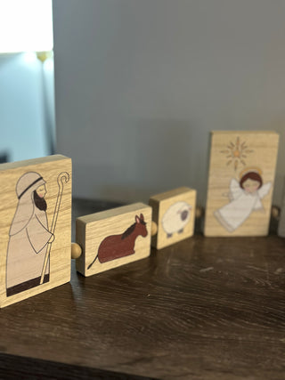 Nativity Shelf Sitter Garland